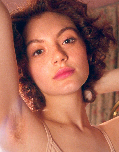 «Я не феминистка, просто достало»: истории женщин, которые отказались от эпиляции