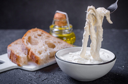 Сыр страчателла: с чем едят, как приготовить в домашних условиях