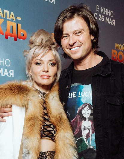 Прохор Шаляпин в компании белокурой красавицы и другие звезды на премьере фильма «Мой папа — вождь»