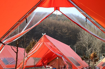 В палатке со всеми удобствами: плюсы и минусы глэмпинга