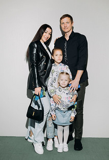 Роман Павлюченков с семьей