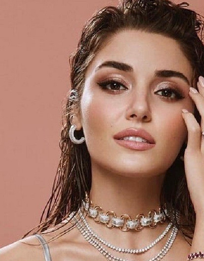 Купила дорогой особняк и мечтает открыть мастерскую живописи: 17 интересных фактов о звезде турецкого кино Ханде Эрчел