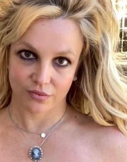 «Он заставил меня чувствовать себя уродиной»: Бритни Спирс об издевательствах со стороны отца