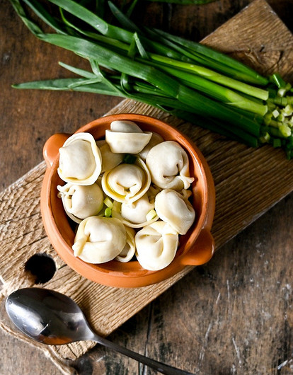 Тяп-ляп и готово: как правильно лепить, варить и есть пельмени