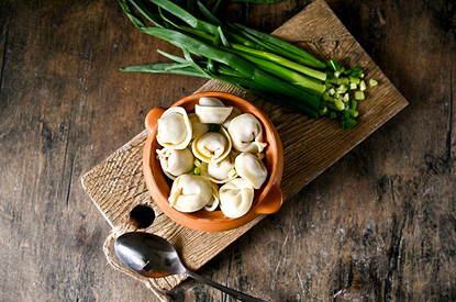 Тяп-ляп и готово: как правильно лепить, варить и есть пельмени