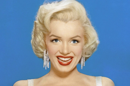 Вазелин на веки и сон голышом: 7 необычных секретов красоты Мэрилин Монро