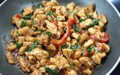 Курица с базиликом по-тайски