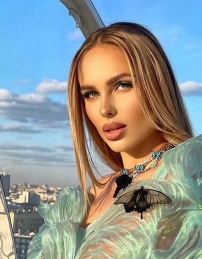 Певица Ханна подала в суд на известного блогера