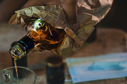 «Пришлось искать новых друзей, но оно того стоило»: истории тех, кто смог полностью отказаться от алкоголя