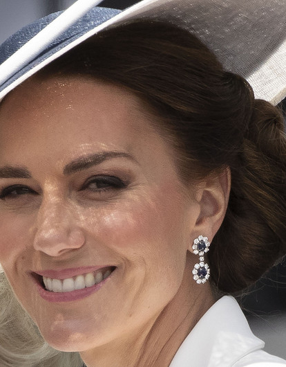 Кейт Миддлтон посетила парад в честь платинового юбилея королевы в белоснежном платье