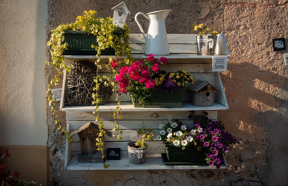 Как сделать дачный участок красивым и уютным: 25+ нескучных идей для дома и сада