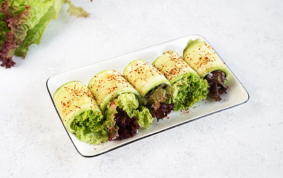 Рулетики из кабачка с рыбой