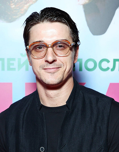 Станислав Бондаренко в обнимку с женой и другие звезды на премьере фильма «Дикая»