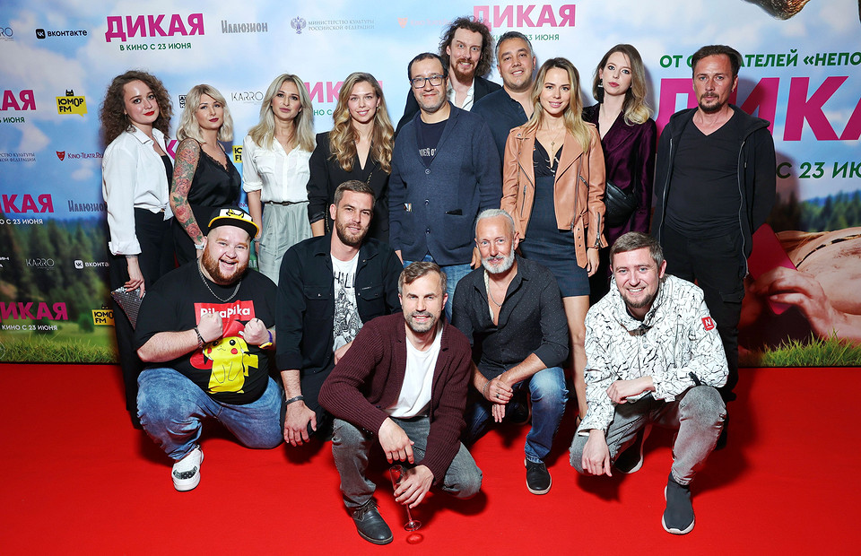 Станислав Бондаренко в обнимку с женой и другие звезды на премьере фильма «Дикая»