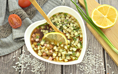 Летняя окрошка на квасе с колбасой