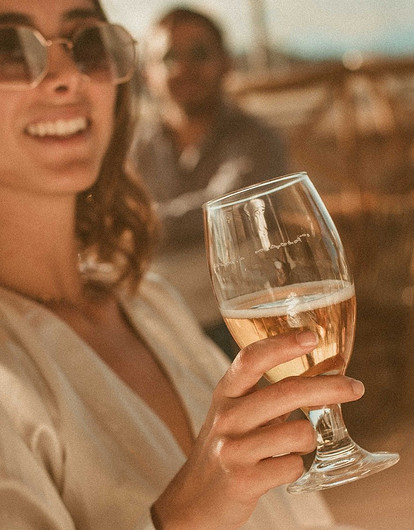 «Вышла в туалет и не вернулась»: истории провальных свиданий после онлайн-знакомств