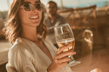 «Вышла в туалет и не вернулась»: истории провальных свиданий после онлайн-знакомств