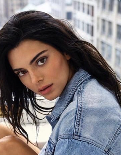 Кендалл Дженнер снялась топлес после расставания с бойфрендом