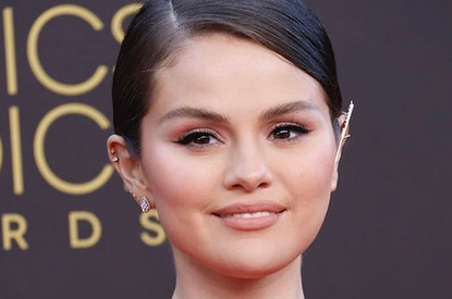 Селена Гомес в сверкающем платье восхитила поклонников