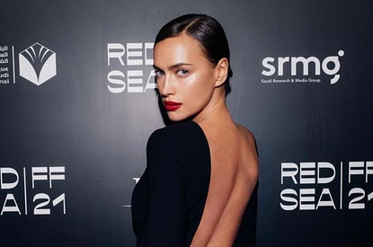 Ирина Шейк опубликовала фото без макияжа и восхитила поклонников