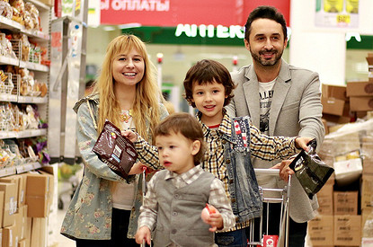 Скидки и перекладывание товаров с полки на полку: 7 способов, которыми нас обманывают в супермаркетах