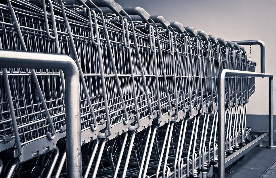 Скидки и перекладывание товаров с полки на полку: 7 способов, которыми нас обманывают в супермаркетах