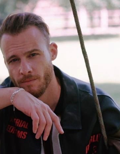 Как звезда сериала «Постучись в мою дверь» Керем Бюрсин отпраздновал свой день рождения