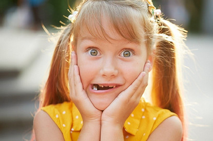 Не заставлять, а мотивировать: как сегодня лечат зубы детям и подросткам