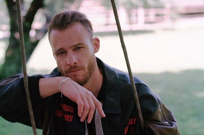 Как звезда сериала «Постучись в мою дверь» Керем Бюрсин отпраздновал свой день рождения