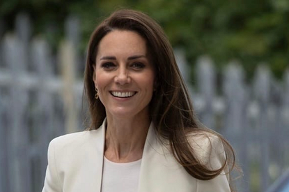 Кремовый пиджак и брюки-клеш: новый выход Кейт Миддлтон