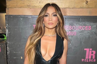 Дженнифер Лопес произвела фурор на красной дорожке