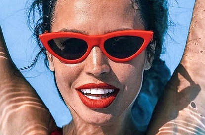 Разноцветные очки, сумка-корзинка, панама и еще 10 аксессуаров для суперлетнего настроения