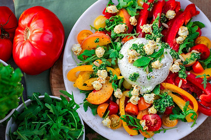 Овощное безумие: 4 салата с неожиданными сочетаниями продуктов