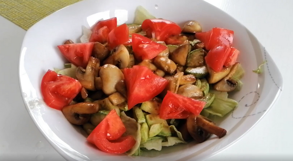 Овощной салат с шампиньонами - фото шага 4