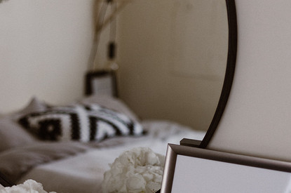 Почему нельзя спать напротив зеркала, согласно приметам