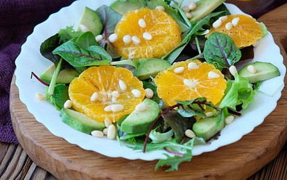 Летний легкий салат с апельсинами