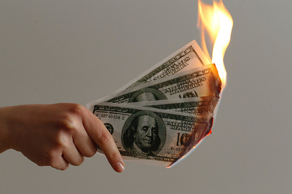 4 пары знаков зодиака, которые мешают друг другу разбогатеть