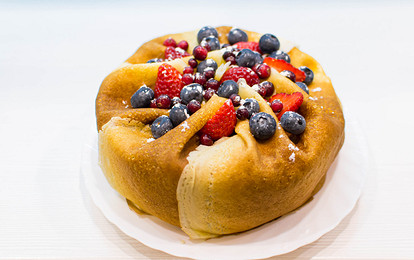 Блинный торт с ягодами (без выпечки)