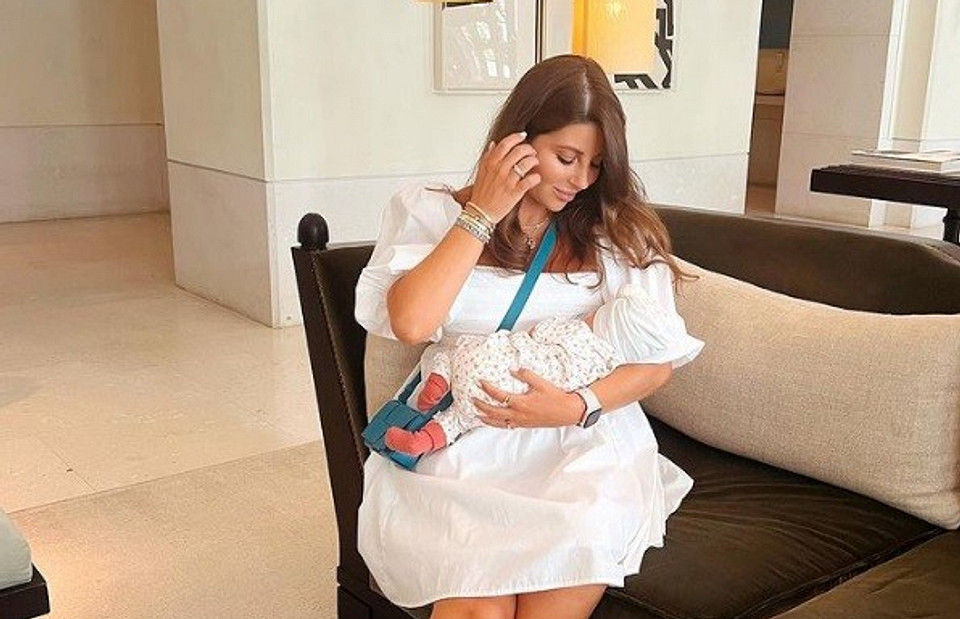 Галина Юдашкина впервые опубликовала фото с новорожденной дочерью