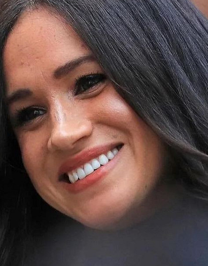 Тонкие чашки бюстгальтера подвели Меган Маркл на приеме в ООН