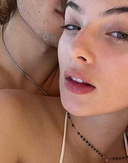 «Дева в отпуске»: дочь Моники Беллуччи опубликовала откровенные снимки с отдыха