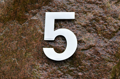 Значение числа 5: каким характером обладают «отличники», согласно нумерологии