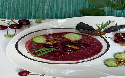 Вишневый холодный суп с тархуном и базиликом