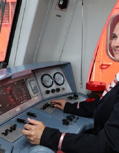 Впервые в России женщина стала машинистом поезда дальнего следования