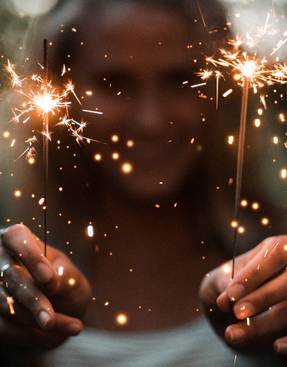 «Осталась и без денег, и без мужа»: истории женщин, которые подсели на марафоны желаний