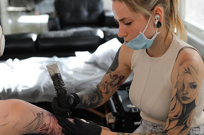 Вип шейдинг, реализм и крошечный минимализм: самые модные техники и стили татуировок в 2022 году