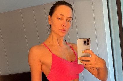 «Стриптиз для бедных»: Настасья Самбурская показала, как умеет танцевать на пилоне (видео)