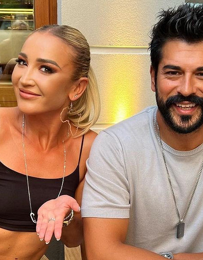 «Попросил сфоткаться»: Ольга Бузова и Наталья Рудова похвастались встречей с популярным турецким актером