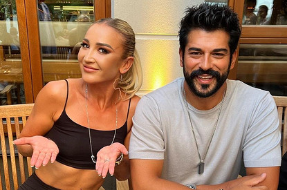 «Попросил сфоткаться»: Ольга Бузова и Наталья Рудова похвастались встречей с популярным турецким актером