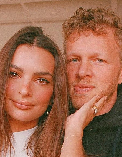 «Что за идиот?»: поклонники Эмили Ратаковски отреагировали на ее развод с мужем-изменщиком